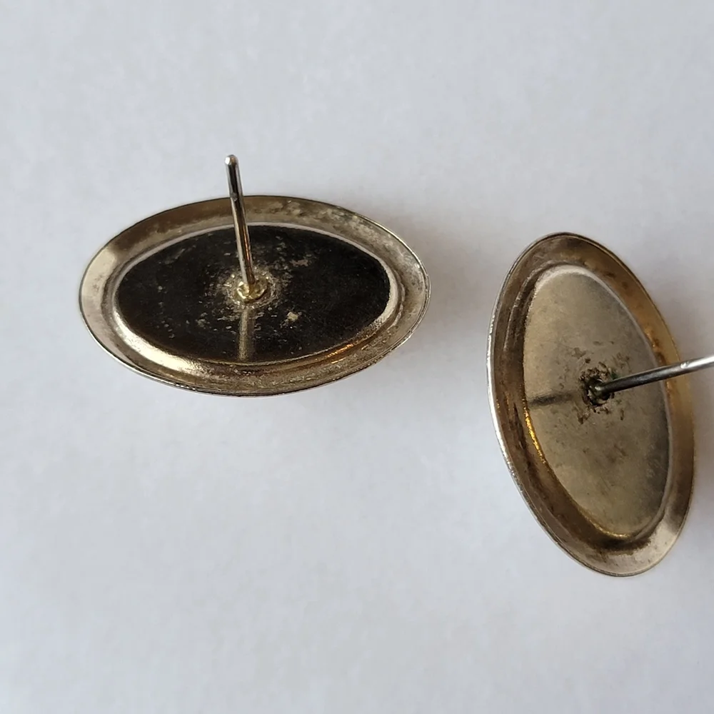 Vintage Faux Pearl Gold Tone Oval Post Earring